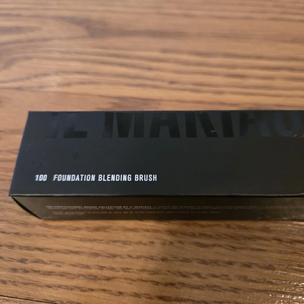 IL MAKIAGE Foundation Blending Brush Face Makeup Cosmetic Black #100 NEW